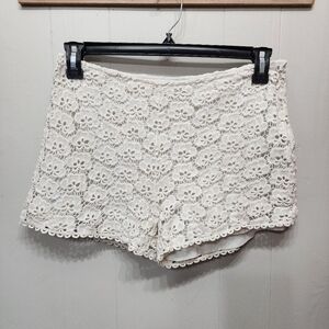 Jennifer Lopez Shorts Size 6 Off White Crochet Side Zip Casual Summer C310